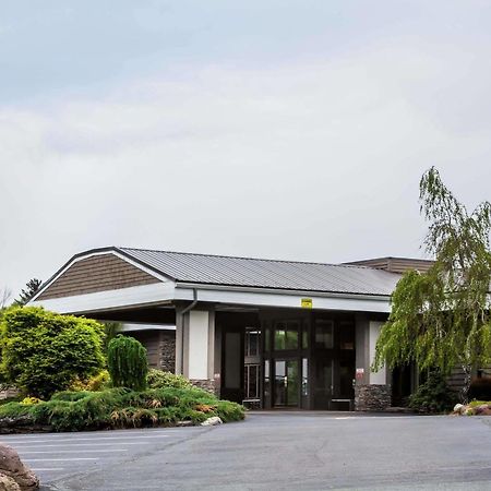 Ramada By Wyndham Rock Hill At Sullivan Center Exterior photo